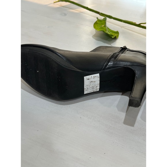 Clarks Black Leather Ankle Boots Heeled Zip Up Classic Booties Size‎ 8.5 - Picture 7 of 8